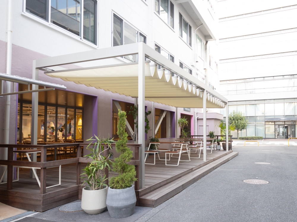 短時間の休憩に好評なテラス席