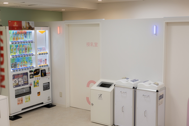 利用中の部屋はランプが赤く光る